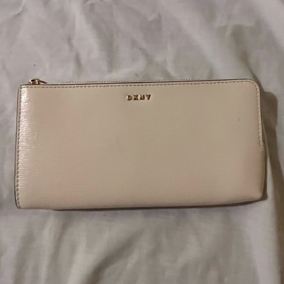 DKNY wallet - Picture 2 of 3